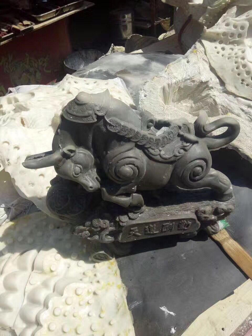 如何使用工業(yè)級模具硅膠制作模具？